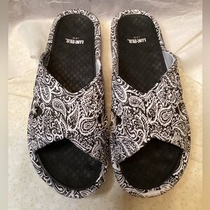 Women's Black & White Paisley Sandals Luk*eyes Slip Ons Size 9/10 Muck Luk Brand